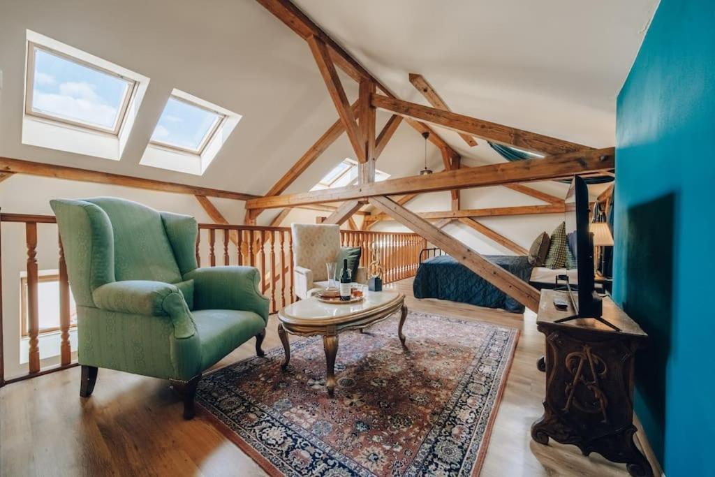 شقة Magnificent Historical Penthouse In The Heart Of براغ المظهر الخارجي الصورة