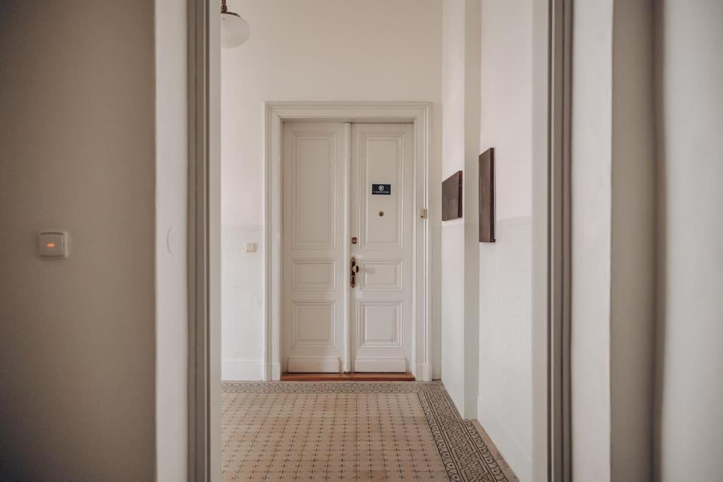 شقة Magnificent Historical Penthouse In The Heart Of براغ المظهر الخارجي الصورة