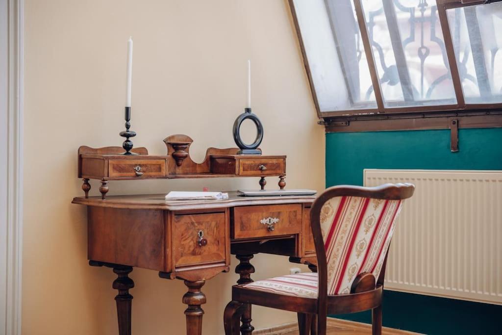 شقة Magnificent Historical Penthouse In The Heart Of براغ المظهر الخارجي الصورة