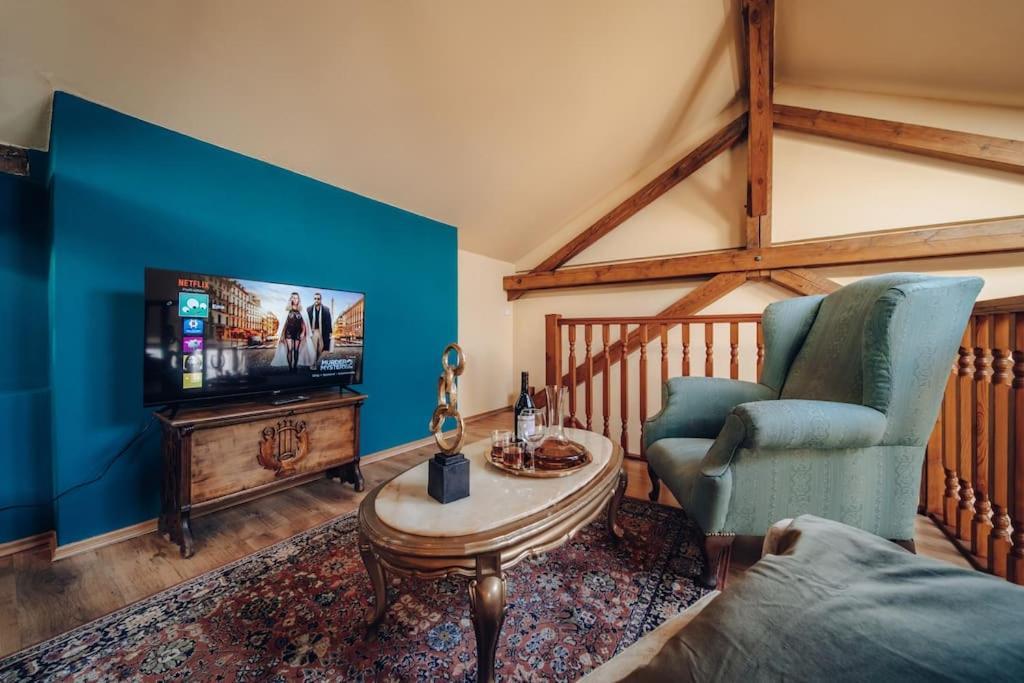 شقة Magnificent Historical Penthouse In The Heart Of براغ المظهر الخارجي الصورة